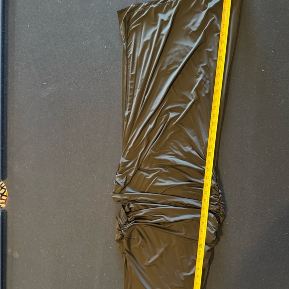 Lulus Black NWOT two piece scrunched skirt set Sz L - Picture 6 of 13